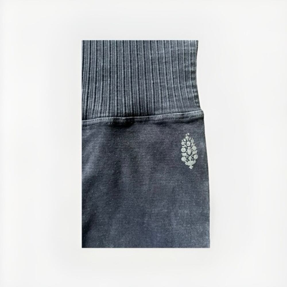 Free People Movement Good Karma Leggings Dark Wash Size XS/S - Picture 5 of 9